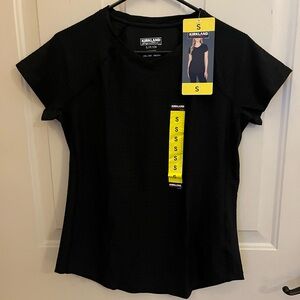 Woman’s Size S Kirkland Active Tee NWT.